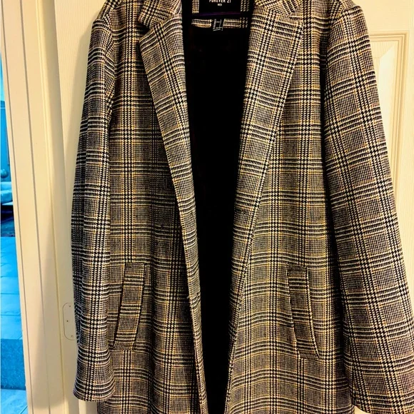 Checkered B&Grey barely worn. No damage. In a clean and smoke free environment. - Picture 1 of 3